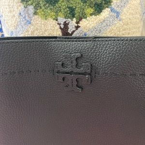 Tory Burch McGraw bucket bag… The McGraw